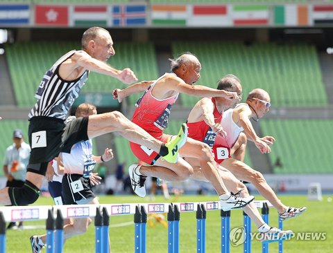 Competitors take part in the men's hurdle race event for the 80-89 age group at the venue of the World Masters Athletics Championships at Daegu Stadium in the southeastern city of Daegu on Aug. 25, 2026. (Yonhap) (END)