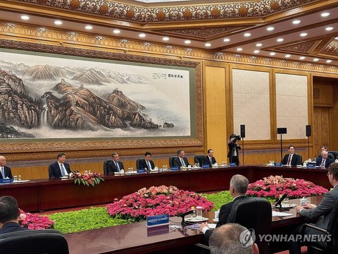 Samsung chief attends meeting hosted by China's Xi