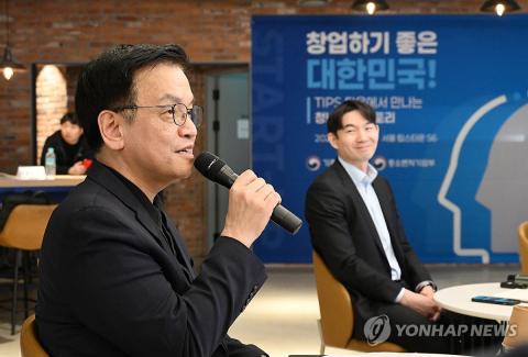 Finance Minister meets young entrepreneurs
