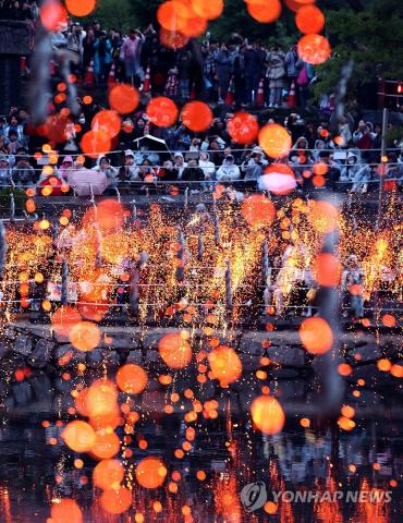 'Nakhwanori' fireworks folk game
