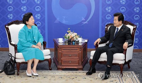 Unification minister meets Hyundai Group chief