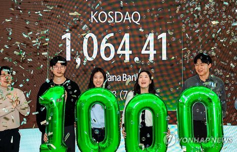 KOSDAQ rises over 1,000 mark