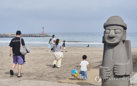 Weekend seaside walk in Jeju
