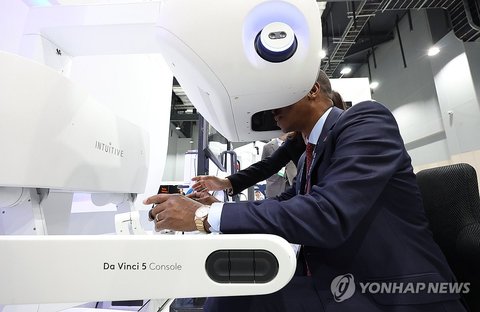 Surgical robot at World Hospital Congress