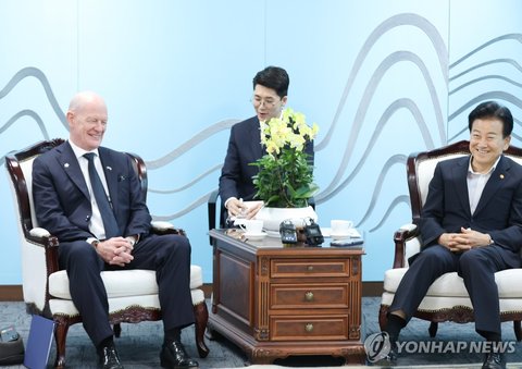 Unification Minister Chung Dong-young (R), South Korea's point man on inter-Korean relations, talks with new Irish Ambassador to South Korea Sean Hoy (L) during their meeting at the government complex in Seoul on Sept. 4, 2026. (Yonhap) (END)