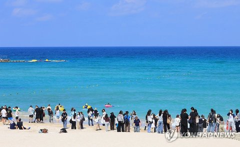 People visit Hamdeok Beach on the southern resort island of Jeju on Sept. 12, 2026, where a leisure festival is under way. (Yonhap) (END)