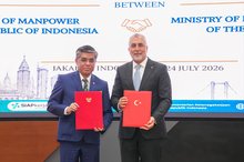 Minister of Manpower Yassierli and Turkish Minister of Labour and Social Security Vedat Işıkhan in Jakarta on Friday (July 24, 2026). 