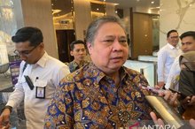 Coordinating Minister for Economic Affairs Airlangga Hartarto speaks to reporters at his office in Jakarta on Monday (July 27, 2026).
