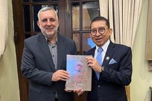 Indonesian Culture Minister Fadli Zon (right) and Iranian Deputy Culture Minister Mohsen Javadi