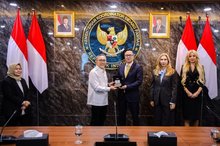 Indonesian Coordinating Minister for Food Affairs Zulkifli Hasan and Bulgarian Deputy Prime Minister and Minister of Economy, Investments and Industry Alexander Poulev