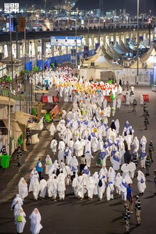 Pilgrims Perform Stoning Ritual at Jamrat Al-Aqaba in Mina