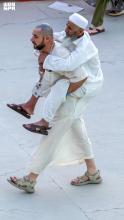 Moving Scene of Pilgrim Carrying Father Highlights Islamic Values at Hajj