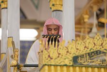 Prophet’s Mosque Imam Urges Departing Pilgrims to Maintain Righteousness After Hajj