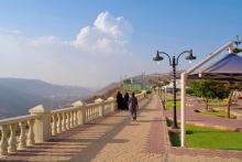 Prince Faisal bin Mohammed Park: A Scenic Leisure Destination in Al-Baha     Al-Baha, July 28, 2026, SPA -- Prince Faisal bin Mohammed Park in Al-Ghabr village, Al-Baha Region, is a key recreational destination, offering residents, visitors, and travelers a convenient leisure stop along the road connecting Al-Baha City and Baljurashi Governorate.     Covering 11,098.2 square meters, the park features approximately 2,744 square meters of green spaces, landscaped areas, and pedestrian walkways that create a p