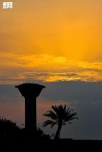Crepuscular Rays Paint Jeddah's Sunset Sky in Striking Display