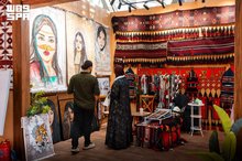Saudi Artisan Showcases Six Decades of Al-Sadu Weaving Heritage at Falcons Exhibition