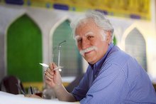Renowned Iranian painter Mahmoud Farshchian passes away