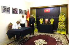 Officials, diplomats in Asia mourn for late Party leader of Vietnam