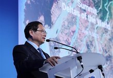 Vietnamese PM co-chairs Deltas of the World Summit, urges action against climate threats