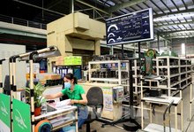 Hanoi (VNA) – The industrial sector is entering a new era where “green growth”, “sustainable development,” and “digital transformation” are no longer abstract concepts but urgent requirements for survival and long-term success. In a rapidly changing global environment, marked by fierce competition and mounting environmental pressures, the shift toward green production has become inevitable. Green growth in manufacturing is essentially the restructuring of production activities to improve resource and ener