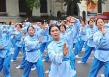The elderly take part in physical exercise in Hanoi. (Photo:VNA)