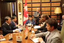 Vice Chairman of the Vietnamese National Assembly Nguyễn Đức Hải worked with Speaker of the Senate Raymonde Gagne and Speaker of the House of Commons of Canada Greg Fergus. (Photo: VNA)