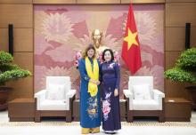 Vice Chairwoman of the National Assembly (NA) of Vietnam Nguyen Thi Thanh (right) meets with UNICEF Representative to Vietnam Silvia Danailov. (Photo: quochoi.vn)
