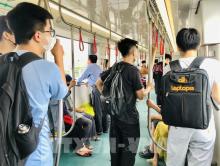 The Nhon-Hanoi Station metro line attracts young passengers (Photo: VNA)