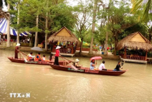 Tourists at My Khanh Tourism village in Can Tho city (Photo: VNA)