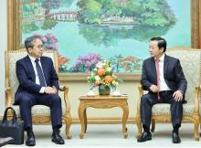 Deputy Prime Minister Tran Hong Ha (R) and Yamada Takio, Special Advisor of the Japanese Ministry of Foreign Affairs and Ambassador of the Japanese Government’s Asia Zero Emission Community (AZEC) initiative at their meeting on on July 31. (Photo: VNA)