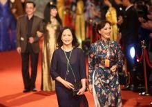Vietnamese artists on the red carpet at the opening of the 5th Hanoi International Film Festival on October 27 (Photo: VNA)