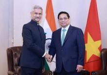 PM Pham Minh Chinh (R) and Indian Minister of External Affairs Subrahmanyam Jaishankar (Photo: VNA)