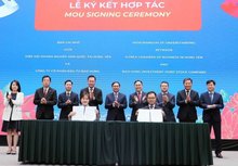 Korean and Vietnamese enterprises sign memoranda of understanding (MOUs) on investment cooperation within the framework of the event "Meet Korea 2025" in Hung Yen province on May 14. (Photo: VNA)