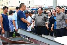 PM Pham Minh Chinh inspects recovery efforts in Quang Ninh after the typhoon devastates the province. (Photo: VNA)
