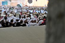 Pilgrims Complete Stoning of the Three Jamarat on First Day of Tashreeq