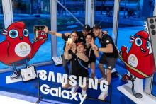 German athletes for the 2024 Summer Olympics pose for a photo after receiving the Olympic edition of the Galaxy Z Flip 6 smartphone at Samsung Electronics Co.'s Village Plaza in Paris, France, in this photo provided by Samsung Electronics. (PHOTO NOT FOR SALE) (Yonhap)