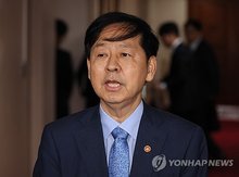 Finance Minister Koo Yun-cheol talks to reporters at the government complex in Seoul on July 22, 2025. (Yonhap)