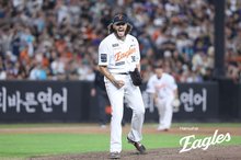 Hanwha Eagles starter Cody Ponce celebrates after notching his Korea Baseball Organization record 226th strikeout of the season against the NC Dinos at Daejeon Hanwha Life Ballpark in Daejeon, 140 kilometers south of Seoul, on Sept. 3, 2025, in this photo provided by the Eagles. (PHOTO NOT FOR SALE) (Yonhap)