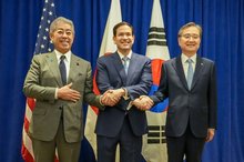 (From R to L) Foreign Minister Cho Hyun, U.S. Secretary of State Marco Rubio and Japanese Foreign Minister Takeshi Iwaya pose for a photo during their trilateral talks held on the sidelines of the U.N. General Assembly on Sept. 22, 2025, in this photo provided by the foreign ministry in Seoul. (PHOTO NOT FOR SALE) (Yonhap)