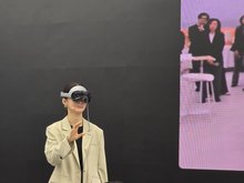 A Samsung Electronics Co. employee demonstrates the new Galaxy XR headset during a press event in Seoul on Oct. 22, 2025. (Yonhap)