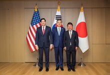 (From L to R) U.S. Secretary of State Marco Rubio, Foreign Minister Cho Hyun and Japanese Foreign Minister Toshimitsu Motegi pose for a photo during their three-way talks on the margins of the Asia-Pacific Economic Cooperation gathering in Gyeongju, South Korea, on Oct. 29, 2025, in this photo provided by the foreign ministry. (PHOTO NOT FOR SALE) (Yonhap)