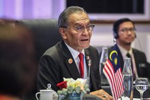 Health Minister Dr Dzulkefly Ahmad delivers his opening remarks at the 1st ASEAN-Japan Health Ministers Meeting in conjunction with the 17th ASEAN Health Ministers Meeting (AHMM) and Related Meetings