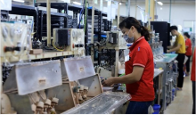 The Vietnamese market is expected to welcome 230,500 more enterprises, both newly established and those resuming operations, in 2024. (Photo: VNA)