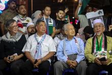 KUALA LUMPUR, Dec 31 (Bernama) -- The culmination of the Palestine Solidarity picket near the United States Embassy in Kuala Lumpur, which has been held since Dec 26, was attended by more than 200 people, including prominent figures.  Among the leaders present at the closing night of the picket were Minister of Agriculture and Food Securities Mohamad Sabu, Minister of Natural Resources and Environmental Sustainability Nik Nazmi Nik Ahmad and former Prime Minister Tun Dr Mahathir Mohamad.