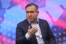 Malaysia's Transport Minister Anthony Loke speaking about Malaysia and China Friendship at an interview co-hosted by presenter BernamaTV Jessy Chalal and China Global TV Network (CGTN) presenter Tang Bo during a visit by CGTN team to Bernama TV at Wisma Bernama today.  --photoBERNAMA