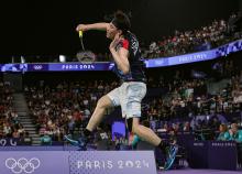 PARIS, August 1 -- Malaysia's singles Lee Zii Jia in action against France's Toma Junior Popov in the badminton event at the Paris 2024 Olympics at Porte De La Chapelle Arena today.  Lee Zii Jia won 21-13, 24-22.  --fotoBERNAMA (2024) COPYRIGHT RESERVED