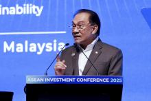KUALA LUMPUR, April 8 -- Prime Minister Datuk Seri Anwar Ibrahim delivers the keynote address at the ASEAN Investment Conference 2025, a sideline event held on the second day of the 12th ASEAN Finance Ministers and Central Bank Governors’ Meeting (AFMGM) and related meetings at the Kuala Lumpur Convention Centre (KLCC) today.  --fotoBERNAMA (2025) COPYRIGHT RESERVED