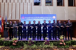 BANDAR SERI BEGAWAN, May 7 -- Brunei Minister at the Prime Minister’s Office Halbi Mohd Yussof (seventh, right) during a group photo on the 17th Conference of ASEAN Ministers Responsible For Information (AMRI) today.  Also present (from left) Malaysia's Deputy Minister of Communications Teo Nie Ching, Myanmar Union Minister for Information Maung Maung Ohn, Philippines Secretary, Presidential Communications Office Jay Ruiz, Singapore Ministry of Digital Development and Information Deputy Secretary Poon Hong 
