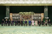 BANDAR SERI BEGAWAN, May 8 -- Deputy Minister of Communications Teo Nie Ching and ASEAN ministers pose for a group photo before an audience with the Sultan of Brunei, His Majesty Sultan Hassanal Bolkiah, in conjunction with the 17th Conference of ASEAN Ministers Responsible for Information (AMRI) at Istana Nurul Iman today.  Teo leads the Malaysian delegation to the 17th AMRI, which concludes on Wednesday. The conference follows the 22nd Meeting of the ASEAN Senior Officials Responsible for Information (SOM