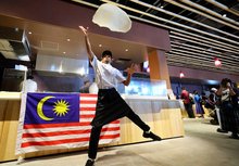 OSAKA, June 2 -– Roti canai maker Muhammad Muiz Ruzaini, 24, demonstrates the art of flipping “flying roti canai” at the Malaysia Pavilion Cafe during Expo 2025 Osaka, which runs from April 13 to October 13.  --fotoBERNAMA (2025) COPYRIGHT RESERVED